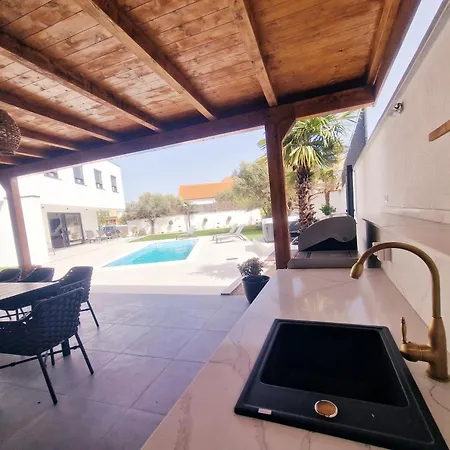 Lumino Villa